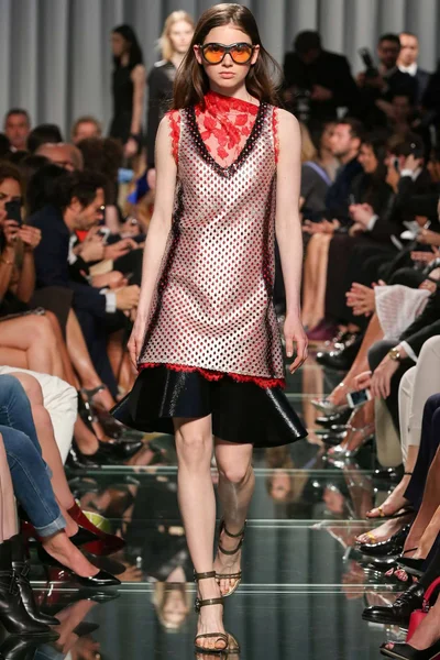 Look 28